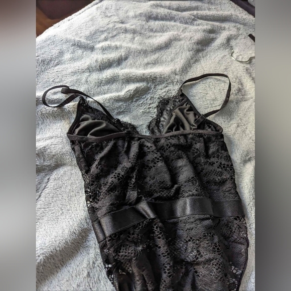 Black lace bodysuit - Picture 3 of 3